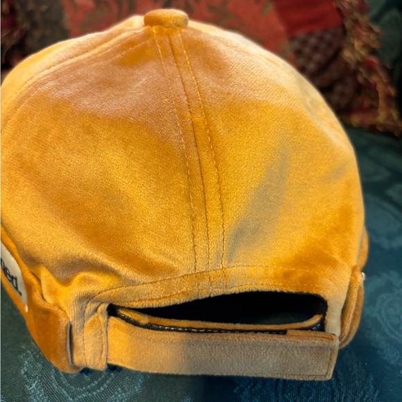 ALLEGED MENS BRIMLESS CAP BEANIE GAT GOLD NWOT ADJUSTABLE OS MOLESKIN - Picture 3 of 4